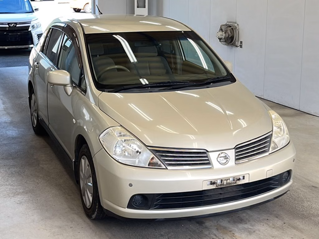 NISSAN TIIDA LATIO