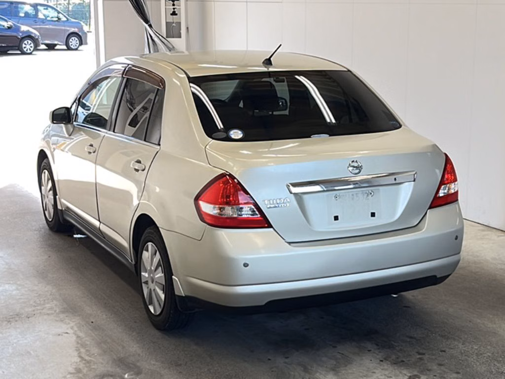 NISSAN TIIDA LATIO