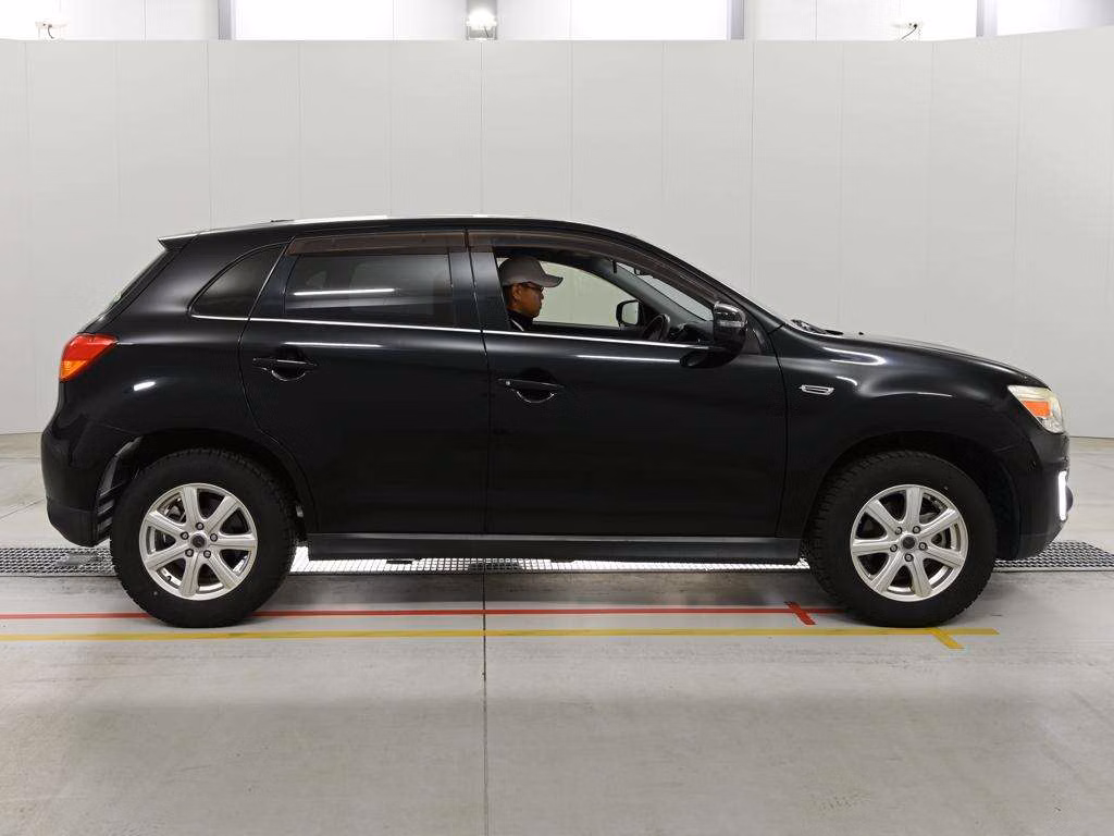 MITSUBISHI RVR