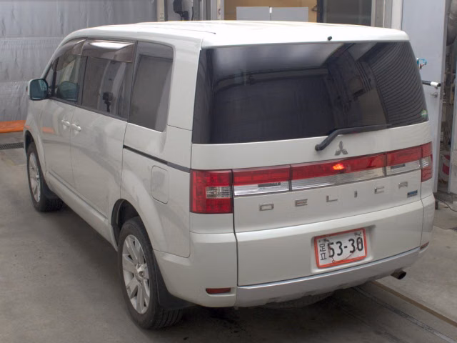 MITSUBISHI DELICA D:5
