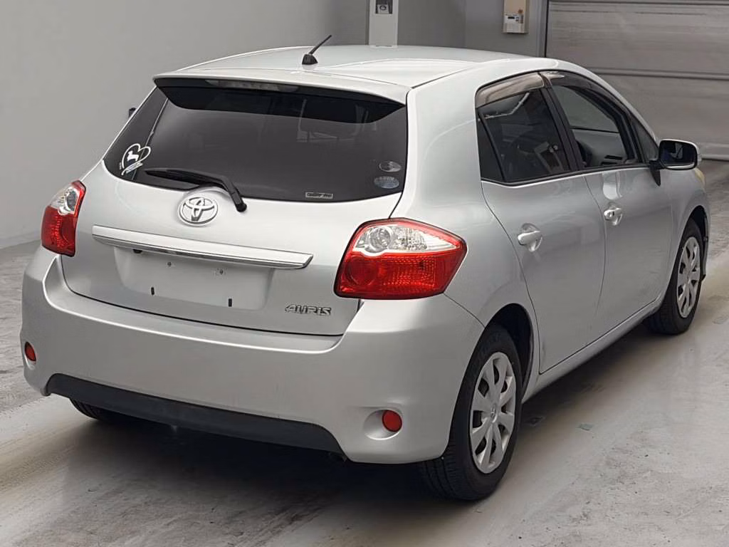TOYOTA AURIS