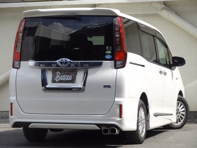 TOYOTA NOAH