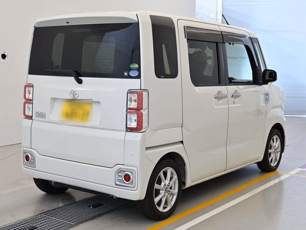 TOYOTA PIXIS MEGA