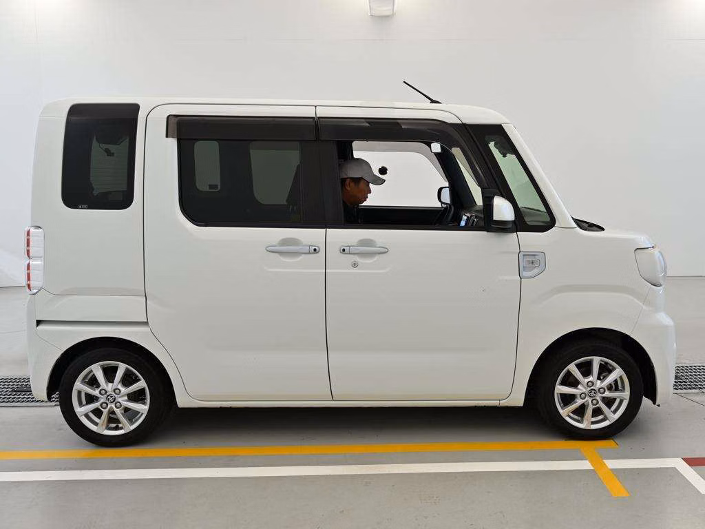 TOYOTA PIXIS MEGA