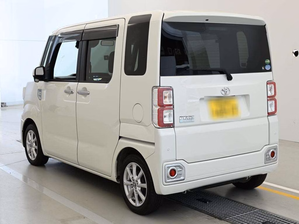 TOYOTA PIXIS MEGA