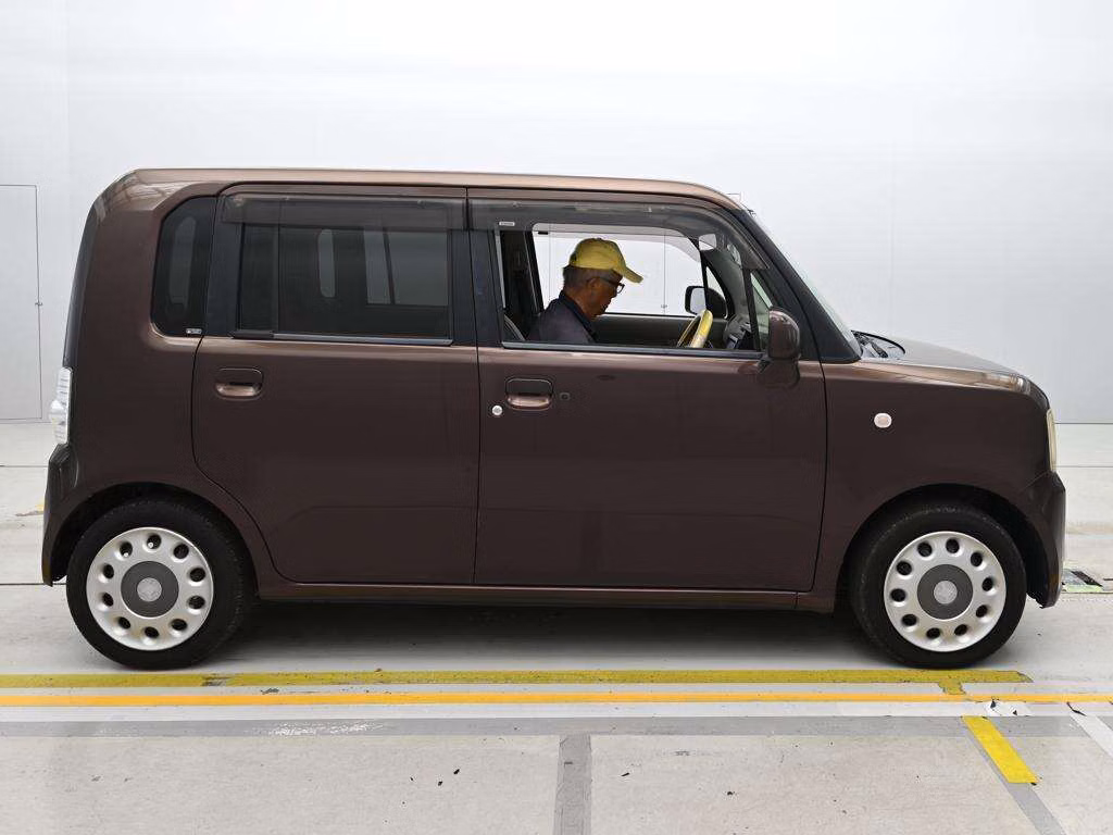 DAIHATSU MOVE CONTE
