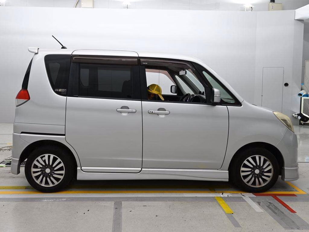 MITSUBISHI DELICA D:2