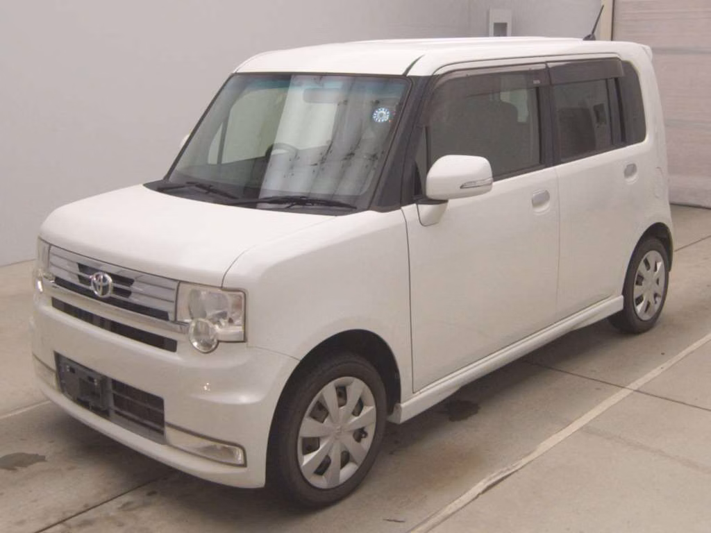 TOYOTA PIXIS SPACE