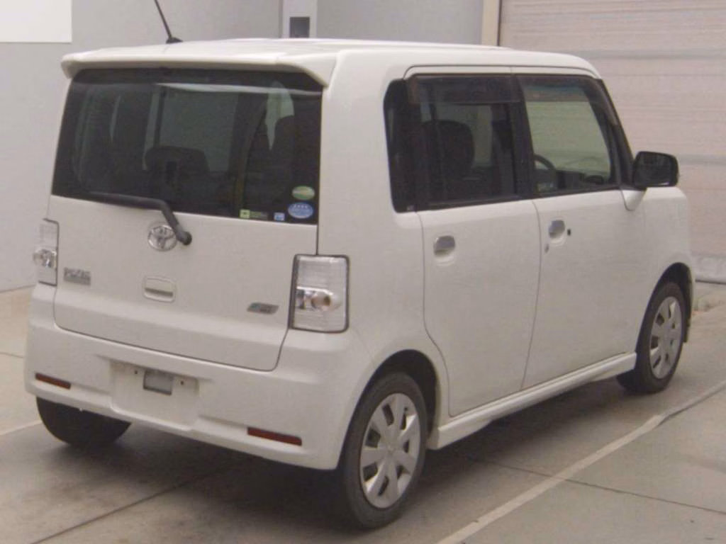 TOYOTA PIXIS SPACE