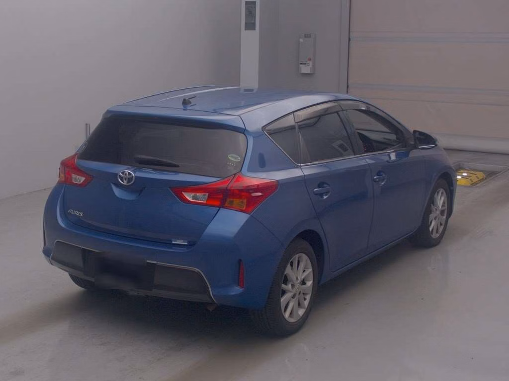 TOYOTA AURIS