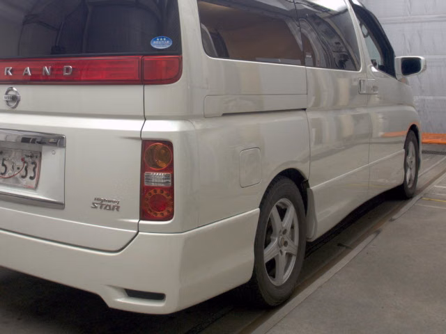 NISSAN ELGRAND