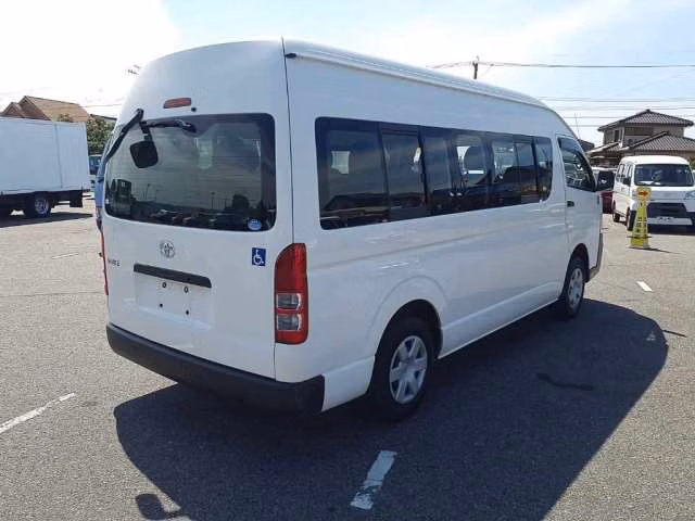 TOYOTA REGIUS ACE