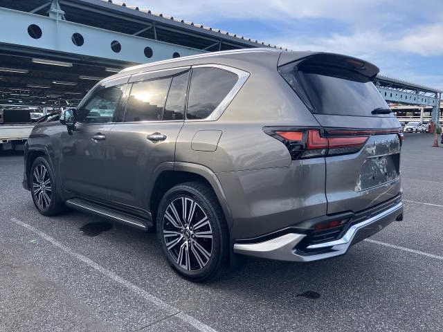 LEXUS LX600