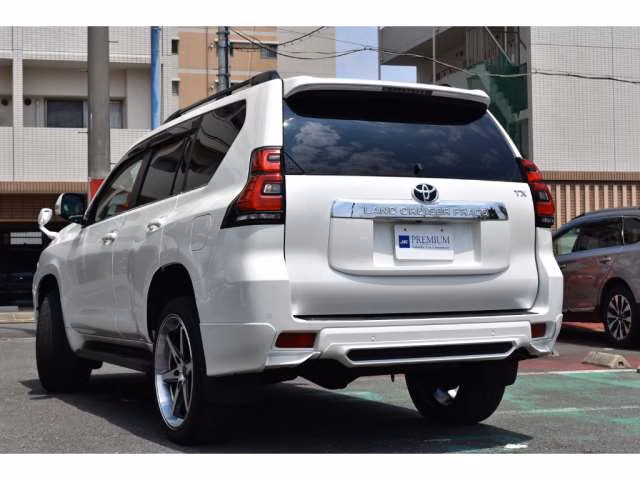 TOYOTA LAND CRUISER PRADO