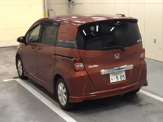 HONDA FREED SPIKE