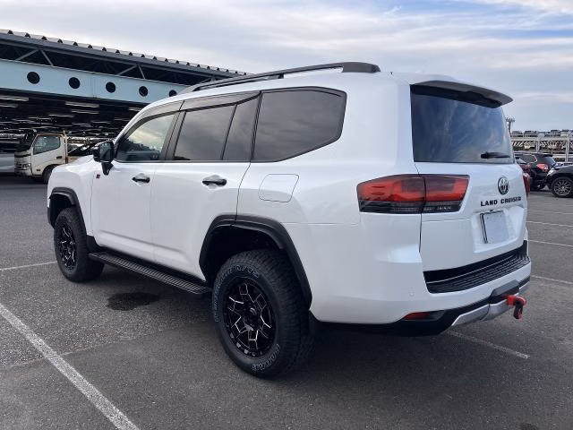TOYOTA LAND CRUISER