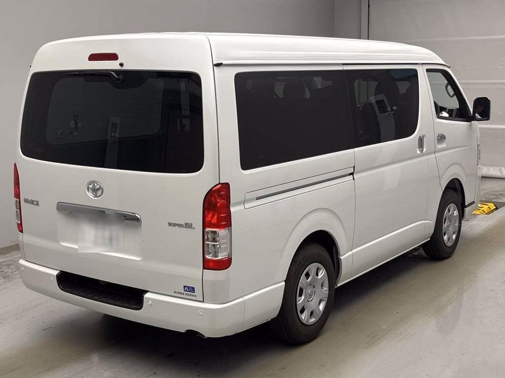 TOYOTA REGIUS ACE