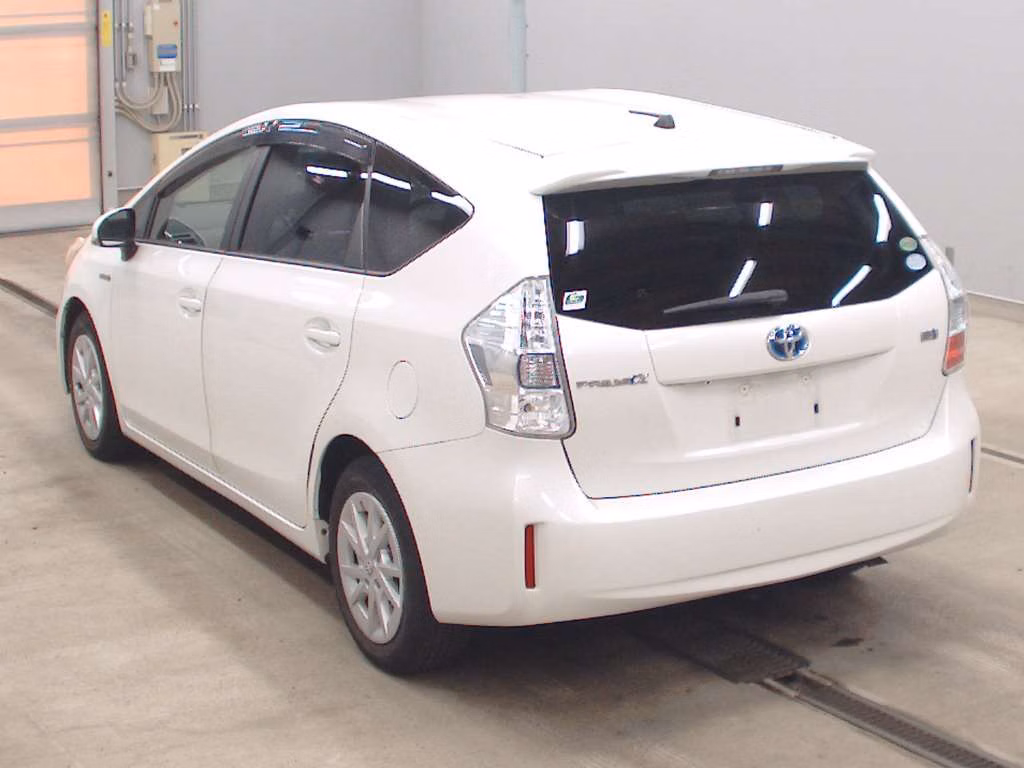 TOYOTA PRIUS ALPHA