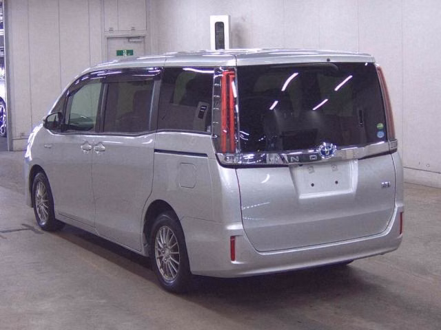 TOYOTA NOAH