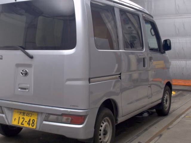 TOYOTA PIXIS VAN