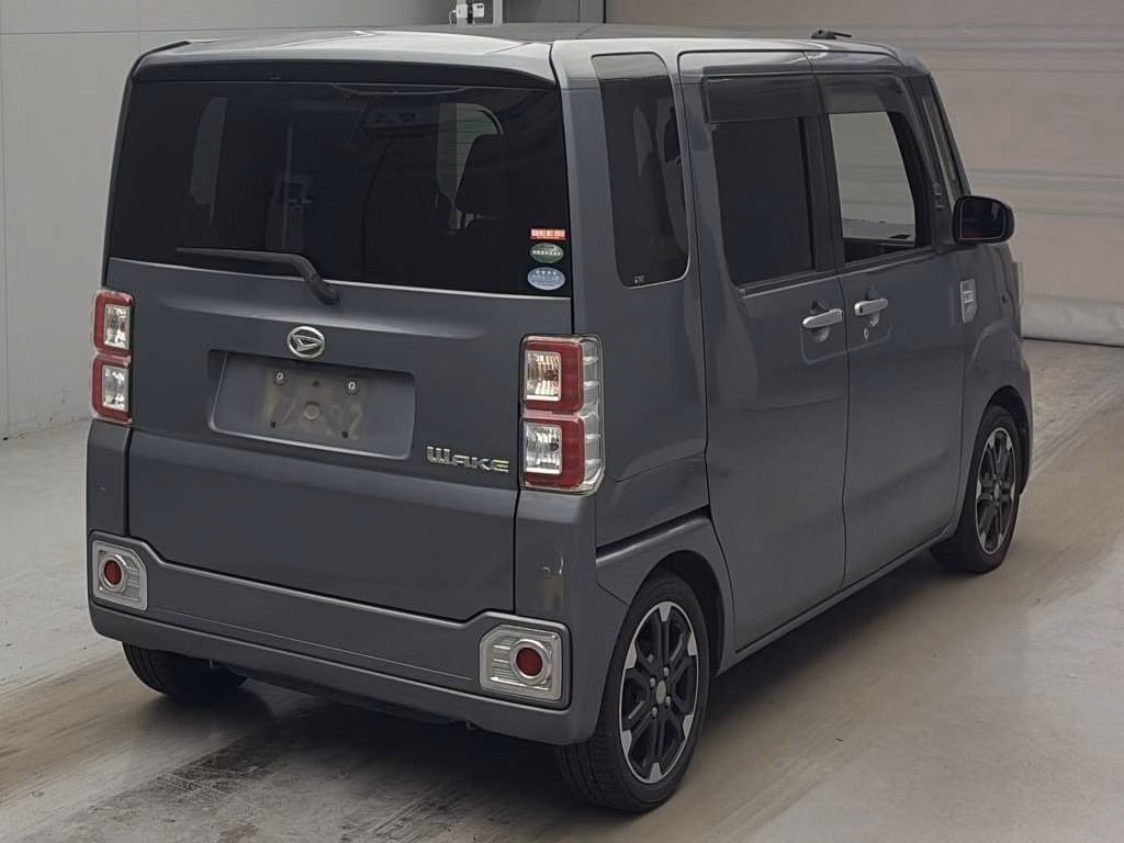 DAIHATSU WAKE