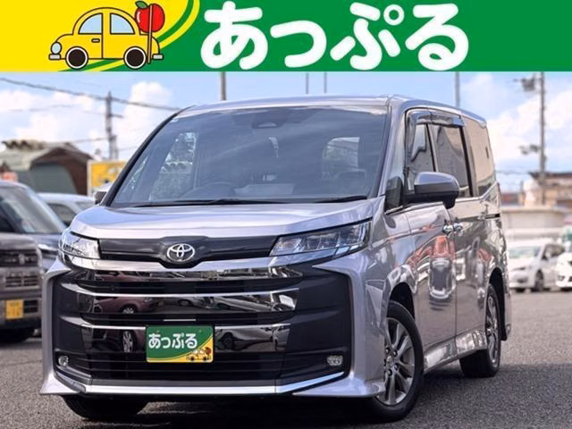 TOYOTA NOAH
