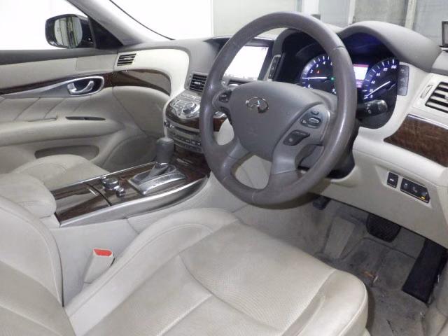 NISSAN FUGA