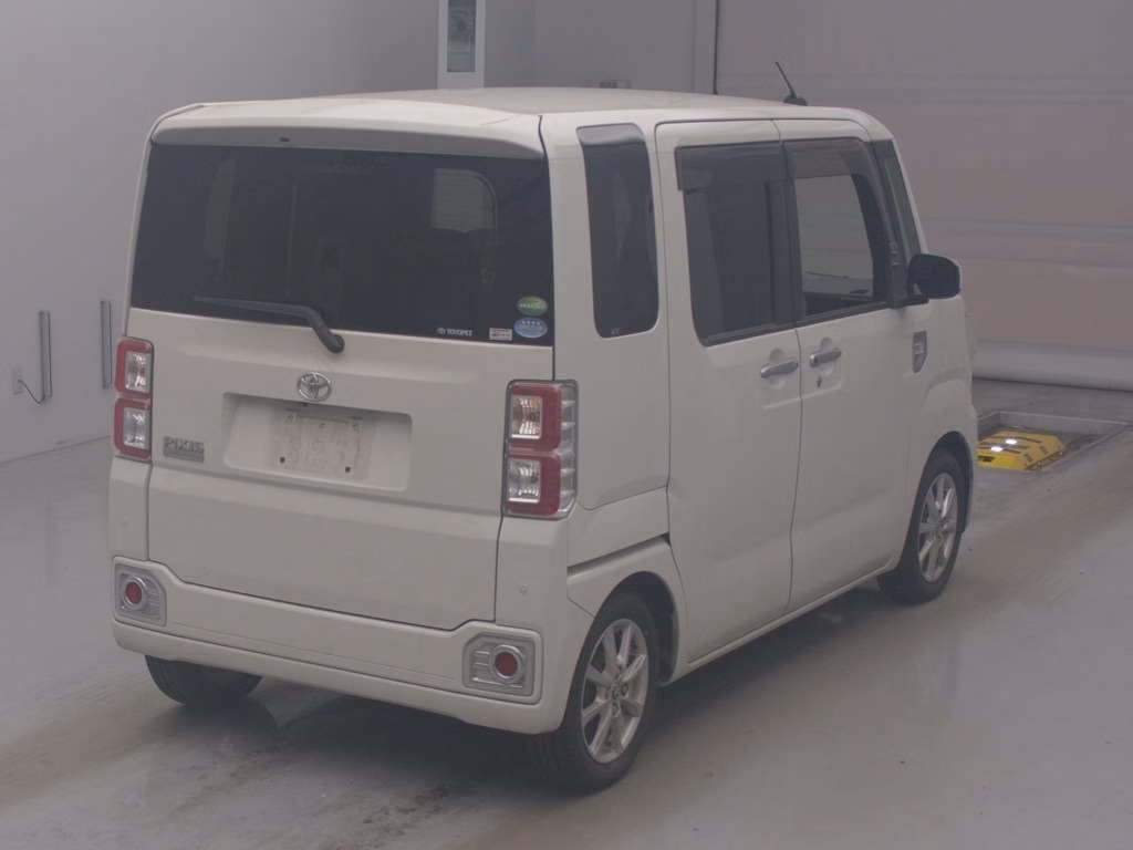 TOYOTA PIXIS MEGA