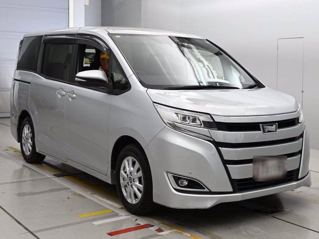 TOYOTA NOAH