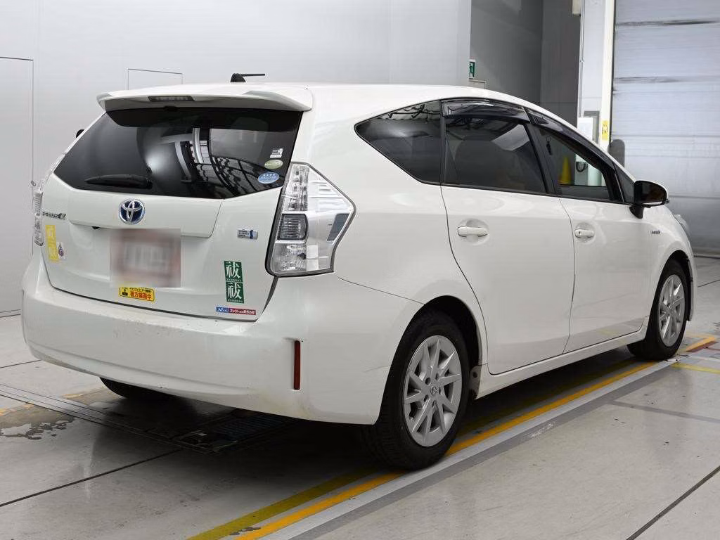 TOYOTA PRIUS ALPHA