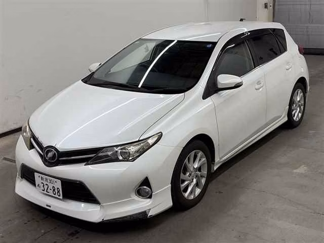 TOYOTA AURIS