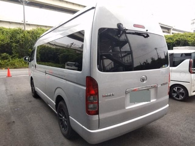 TOYOTA HIACE