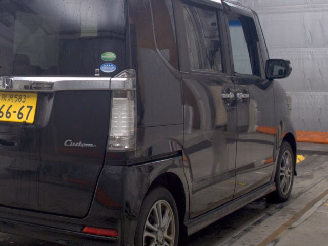 HONDA N-BOX