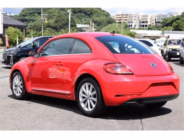 VOLKSWAGEN BEETLE