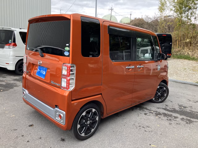DAIHATSU WAKE