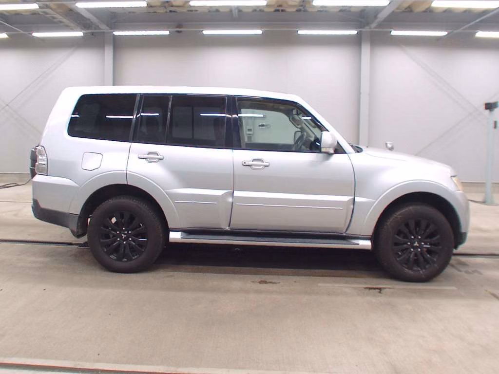 MITSUBISHI PAJERO