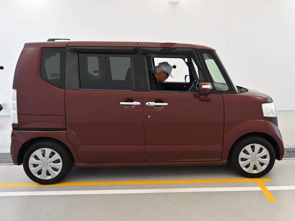 HONDA N-BOX