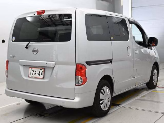 NISSAN NV200