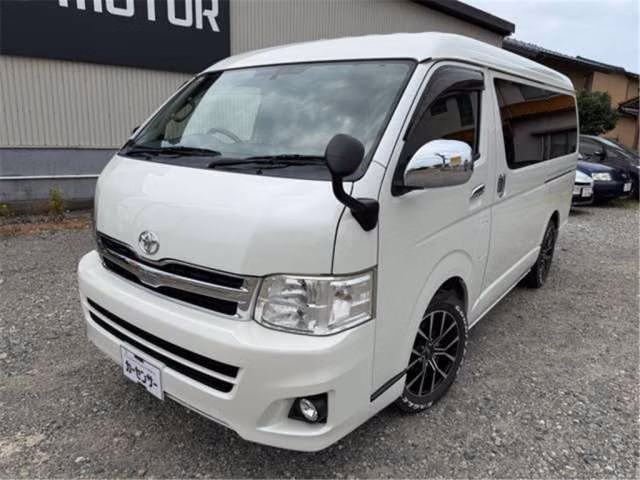 TOYOTA HIACE