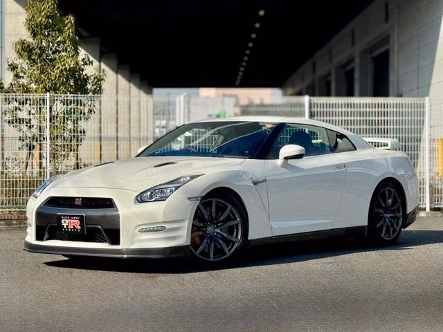 NISSAN GT-R