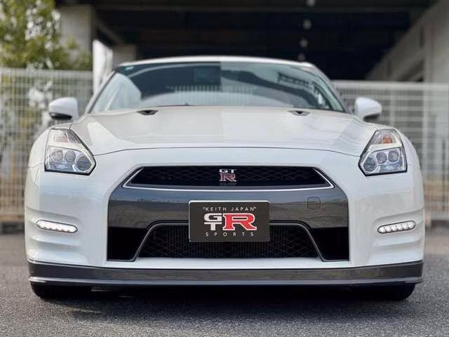NISSAN GT-R