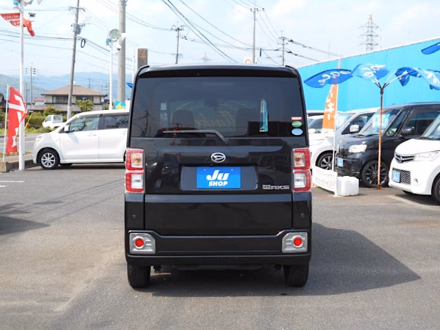 DAIHATSU WAKE