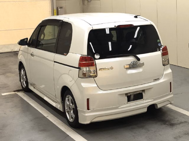 TOYOTA SPADE