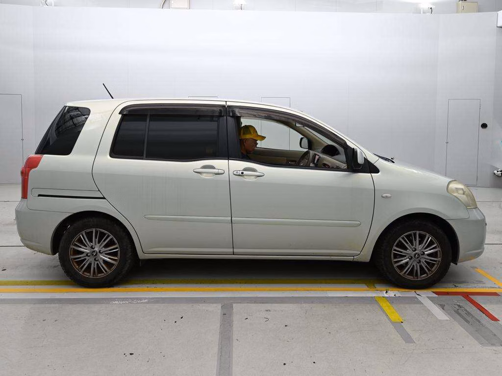 TOYOTA RAUM