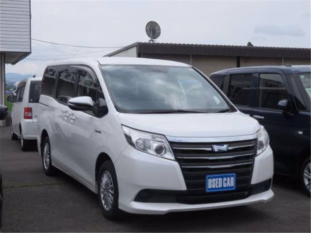 TOYOTA NOAH