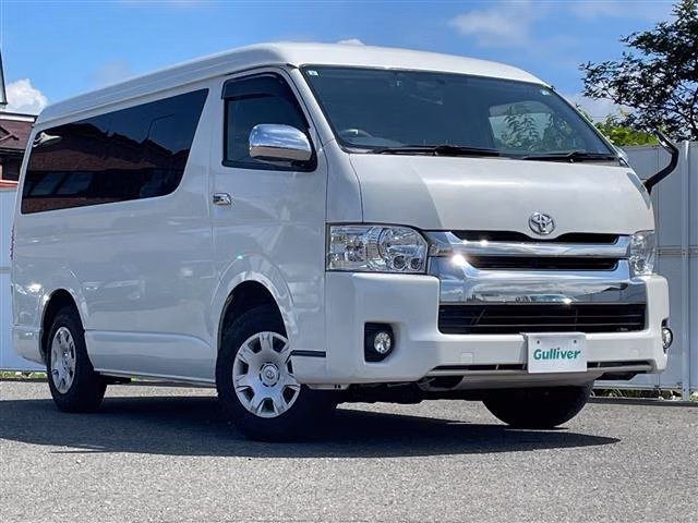 TOYOTA HIACE