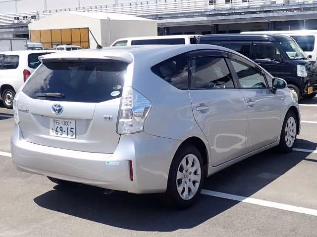 TOYOTA PRIUS ALPHA
