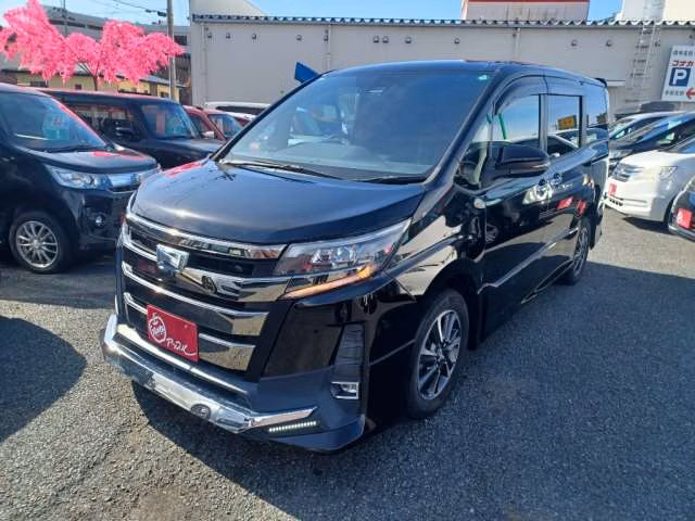 TOYOTA NOAH