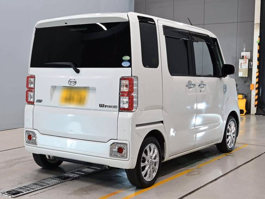 DAIHATSU WAKE