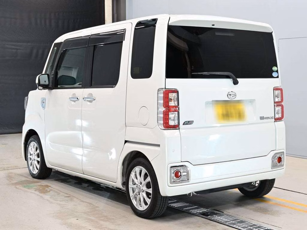 DAIHATSU WAKE